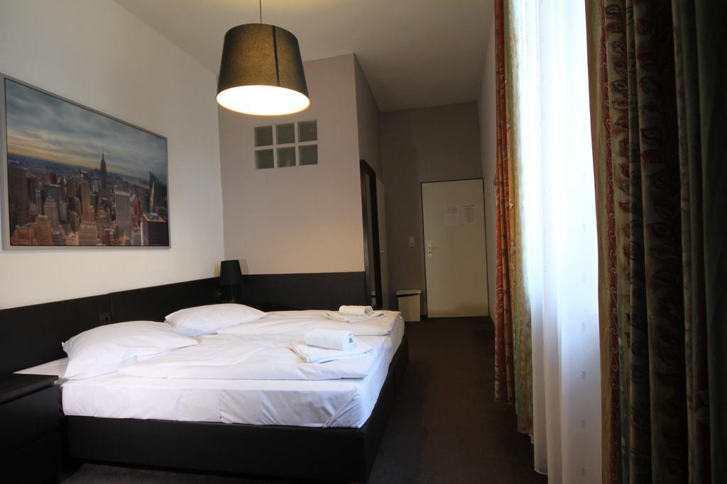 Carlton Hotel 3*